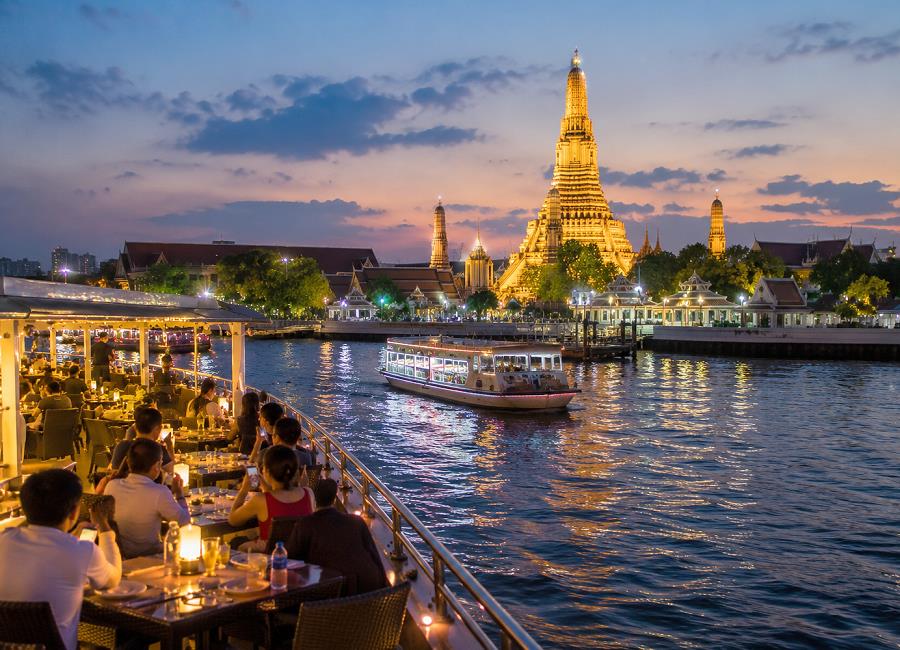 Dinner Cruise auf dem Chao Phraya in Bangkok bei Nacht