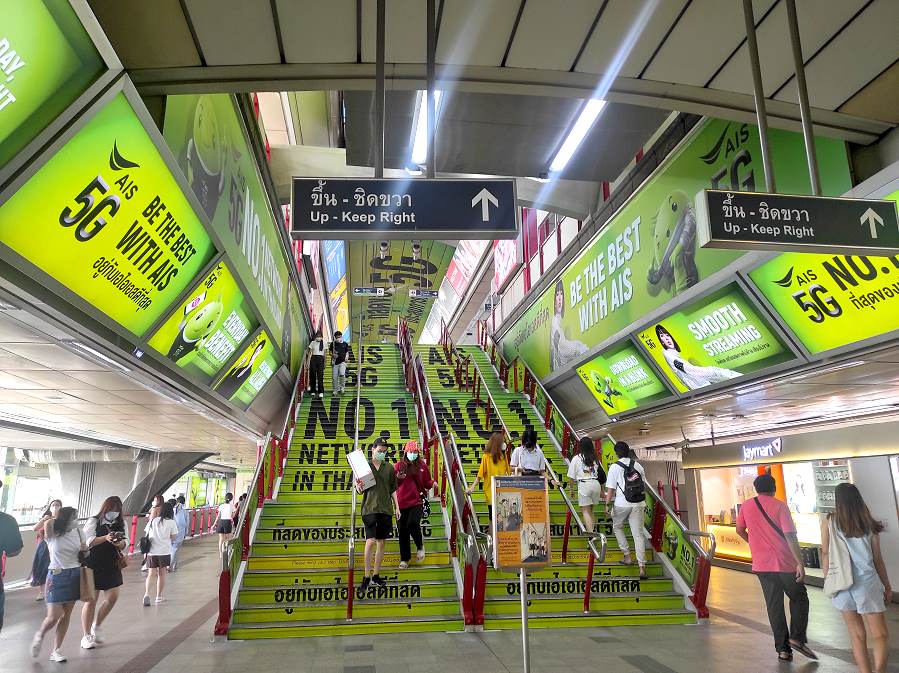 BTS-Skytrain an der Station Siam im Zentrum von Bangkok