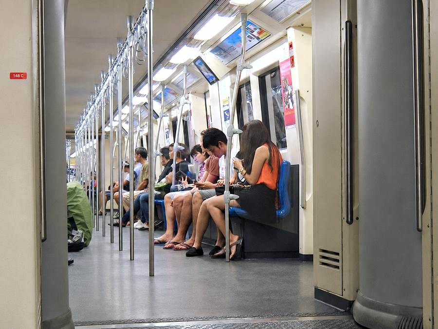 Innenraum eines MRT-Zuges in Bangkok