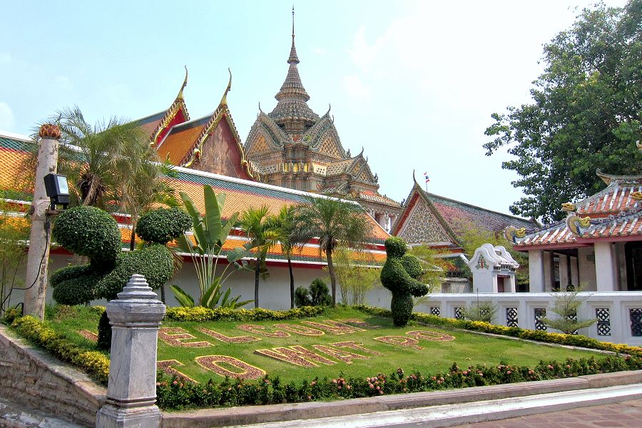 Wat Pho mit liegendem Buddha in Bangkok