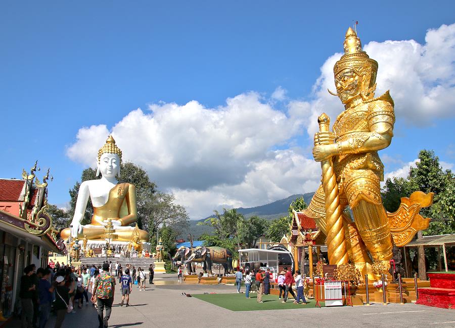 Tempelvorhof Wat Phra That Doi Kham