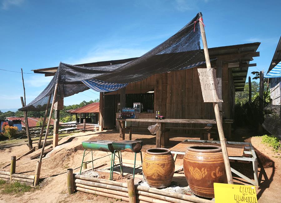 Kleines Streetfood-Geschäft am Doi Luang Chiang Dao Viewpoint