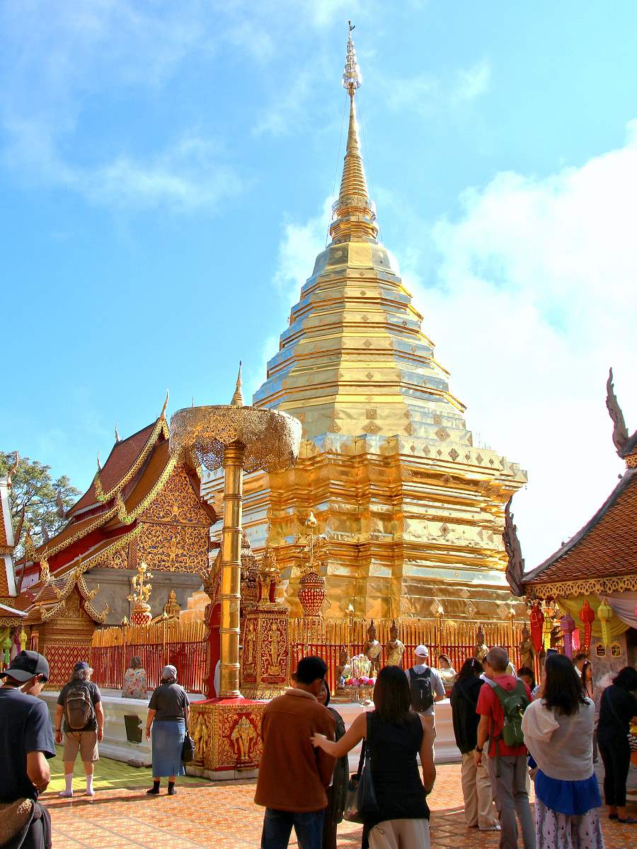 Goldener Chedi im Wat Phra That Doi Suthep in Chiang Mai