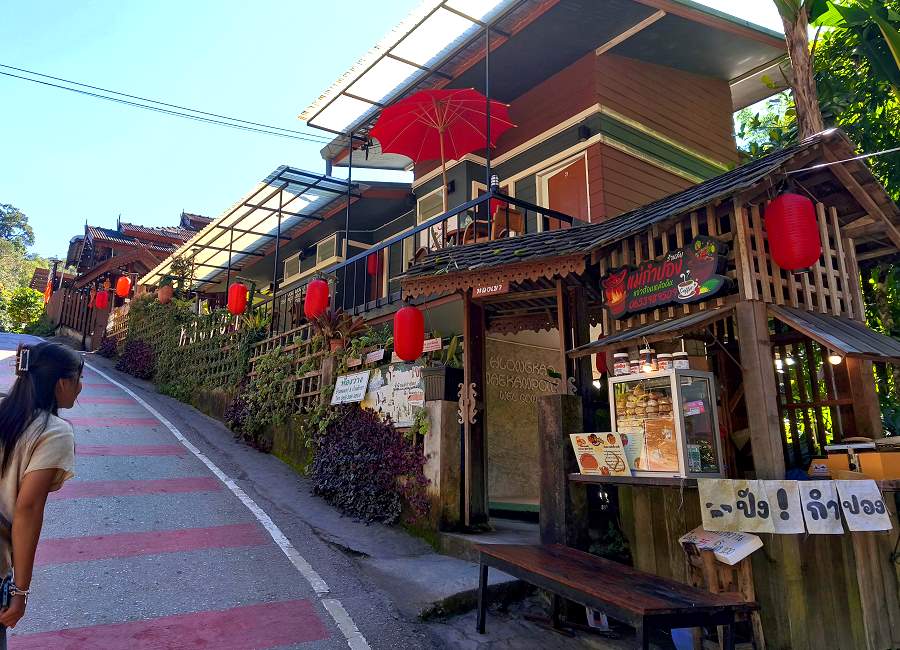 Einfache Unterkunft in Mae Kampong Village in den Bergen