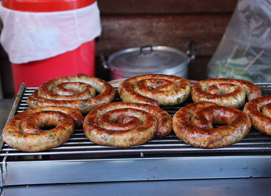 Nordthailändische Wurstspezialität (Sai Ua) als Snack