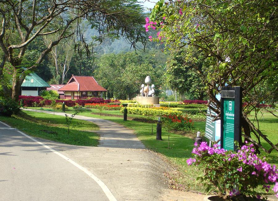 Parkähnliche Anlage der heißen Quellen Chiang Mai