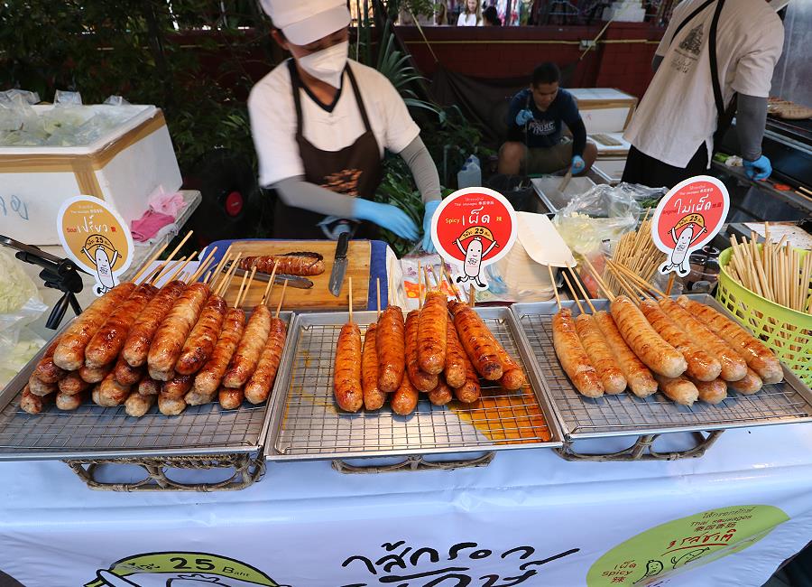 Streetfood Tha Phae Gate Chiang Mai – nordthailändische Würste