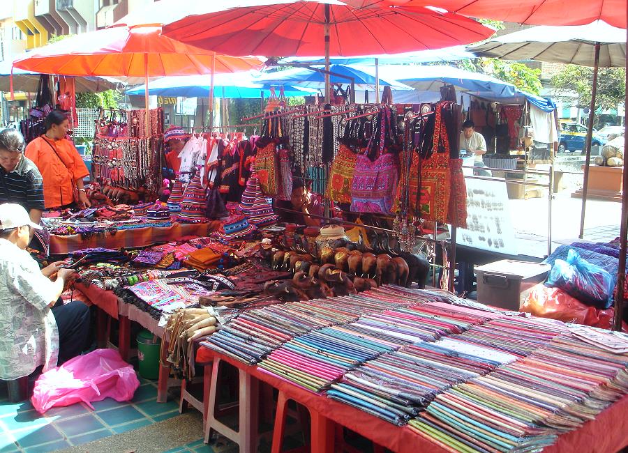 Souvenirstände am Tha Phae Gate Chiang Mai