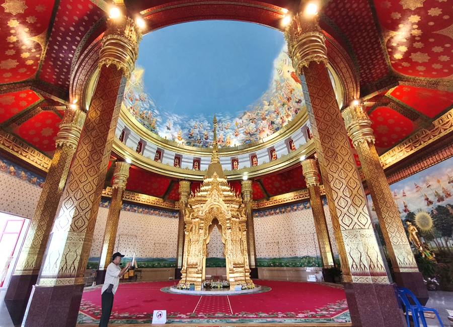 Schrein mit Buddha-Fußabdruck in der Pagode des Wat Phra That Doi Saket