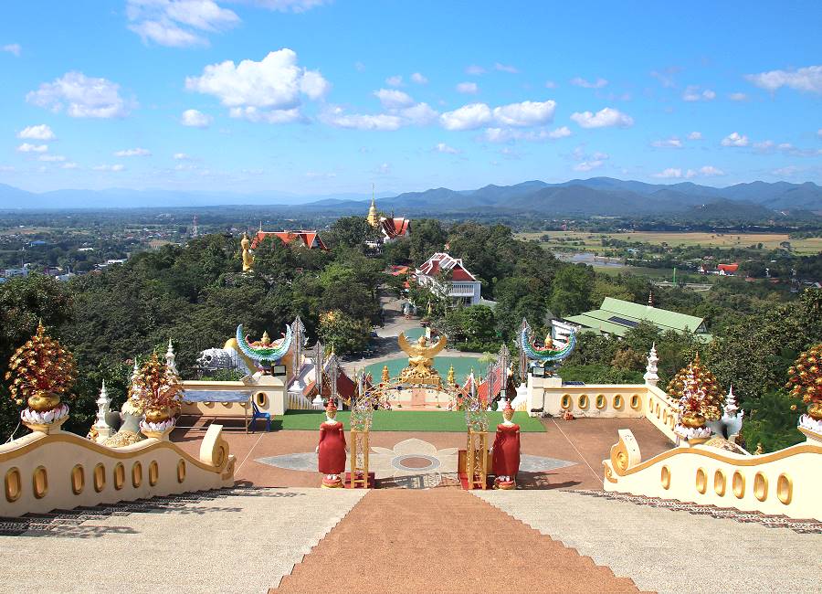 Aussicht vom Wat Phra That Doi Saket über die Berglandschaft