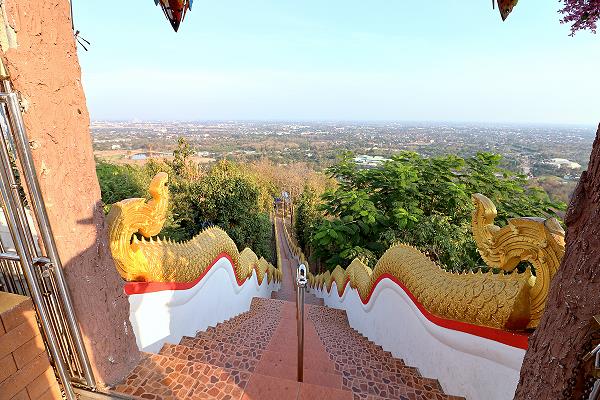Treppenabstieg am Doi Kham Panorama Viewpoint