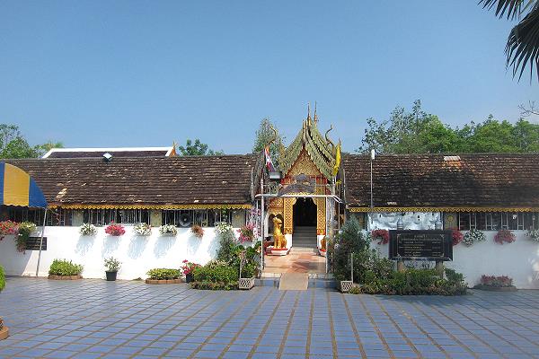 Aussichtsterrasse des Wat Phra That Doi Kham in Chiang Mai vor 20 Jahren