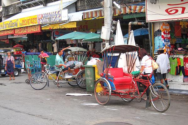 Fahrradrikschas am Warorot Markt Chiang Mai