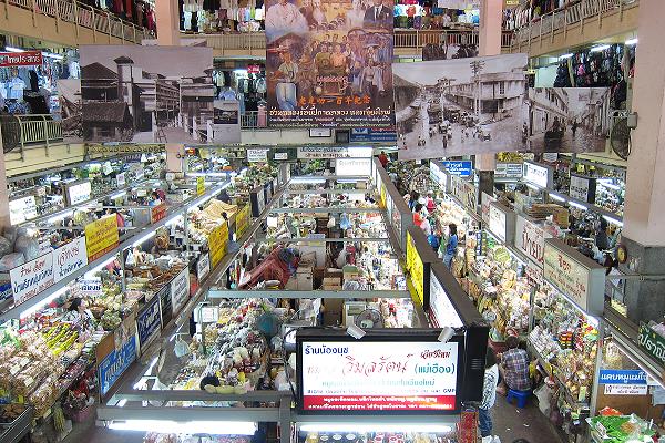 Verkaufsstände im Warorot Markt Chiang Mai