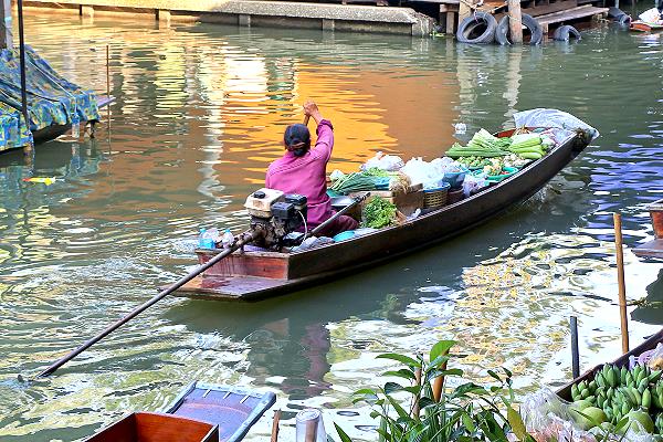 Damnoen Saduak Floating Market