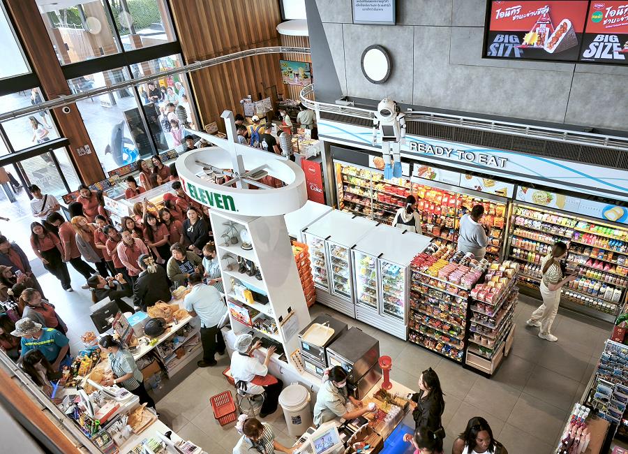 Großer Andrang im größten 7-Eleven in Thailand
