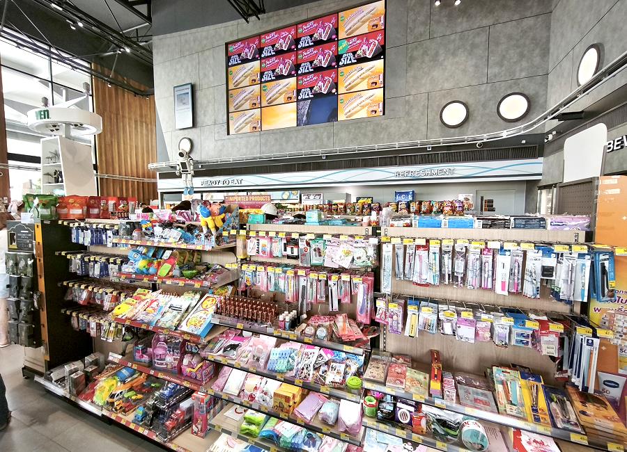 Sortiment im größten 7-Eleven in Thailand