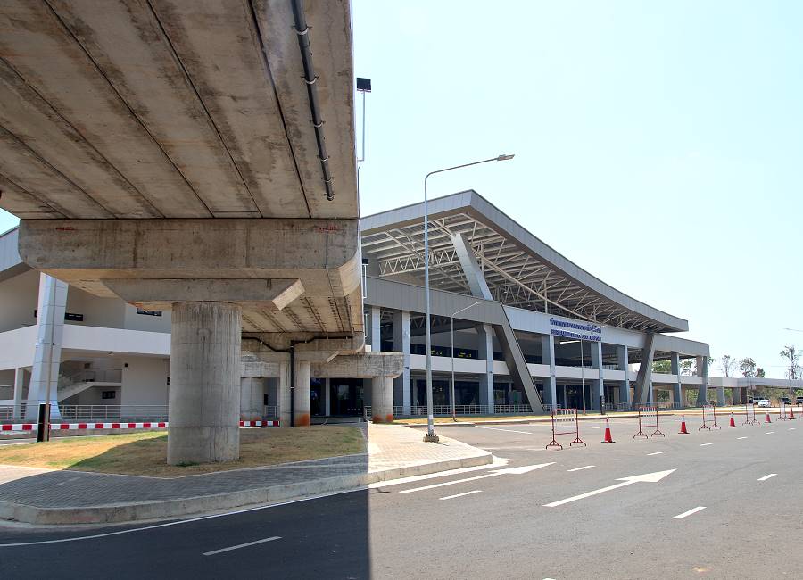 Auffahrt zur Abflugebene Terminal 2 Buriram Flughafen
