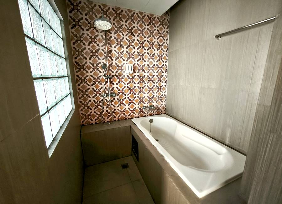 Dusche und Nassbereich im Badezimmer