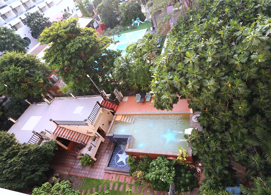 Swimmingpool des Baan Khun Nine Pattaya