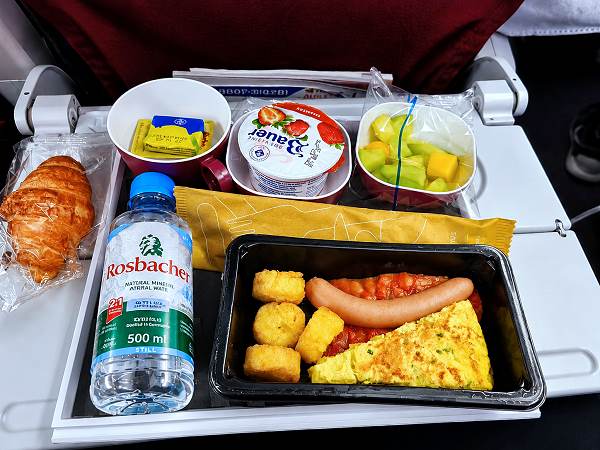 Essen im Flugzeug nach Thailand