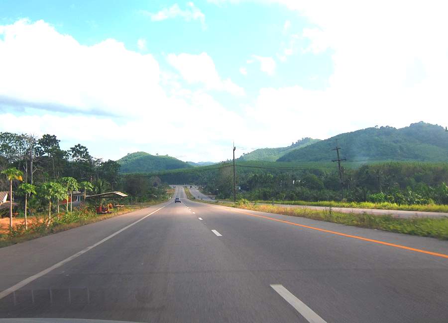 Typische Bundestraße in Thailand