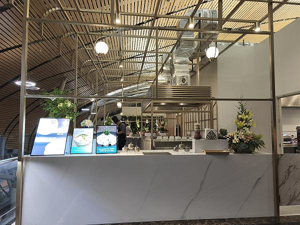 Kochstation in der Miracle First Class Lounge Bangkok Suvarnabhumi