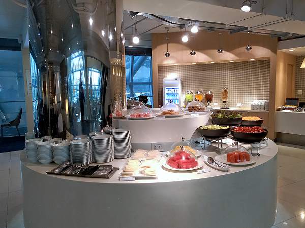 Buffet Miracle Lounge Flughafen Bangkok Suvarnabhumi