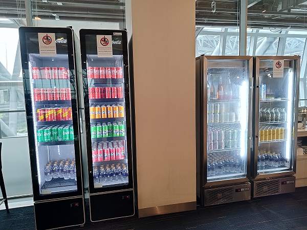 Kalte Getränke  amMiracle Lounge Flughafen Bangkok Suvarnabhumi
