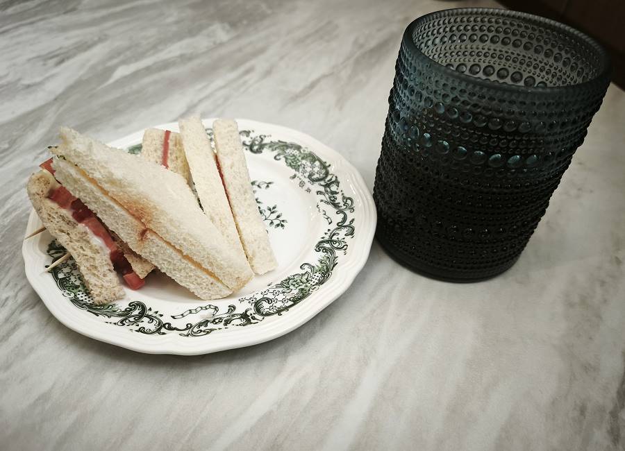 Snacks Coral Lounge Bangkok Domestic Terminal