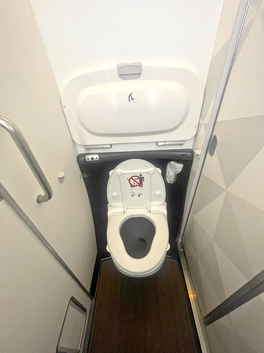 Saubere Bordtoilette bei Etihad Airways