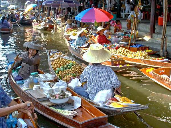 Damnoen Saduak Floating Market