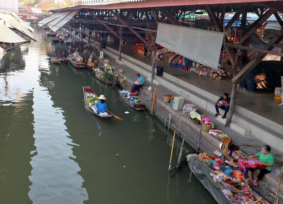 schwimmenden Markt ohne touristen in Thailand