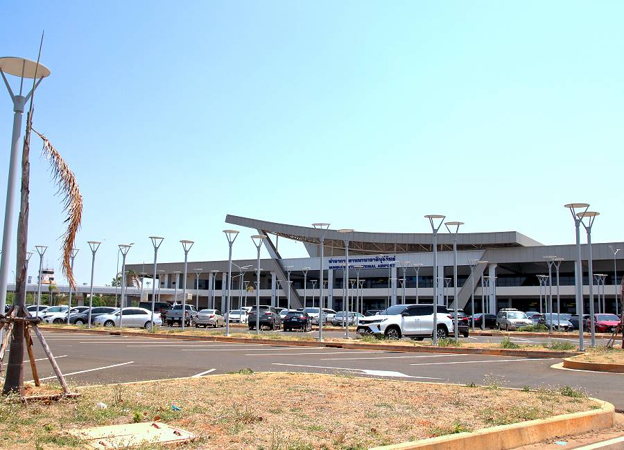 Parkplatz am Terminal 2 des Buriram Flughafens