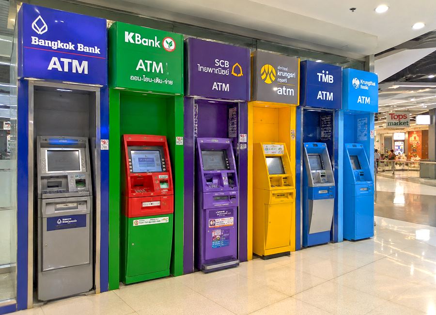 Geldautomaten verschiedener Banken in Thailand