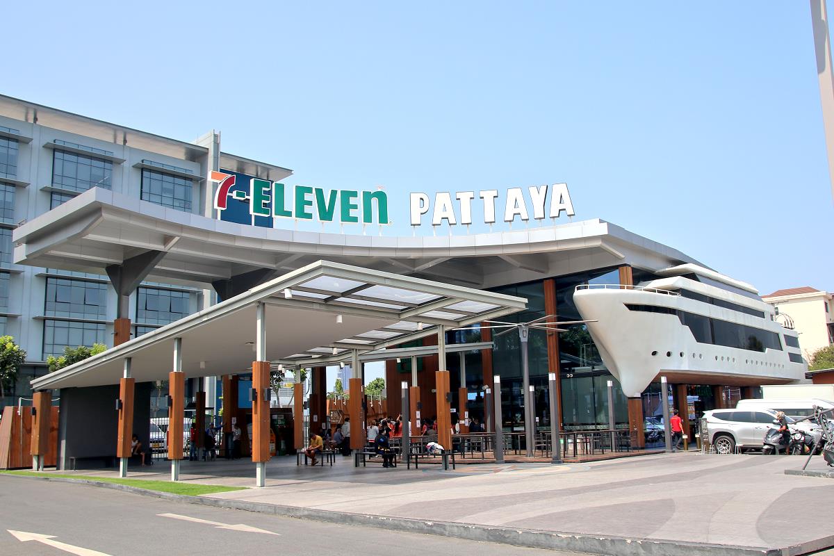 Größter 7-Eleven in Thailand – Außenansicht des Mega Stores in Pattaya