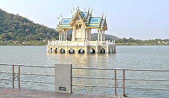 Wat Tham Khao Tao