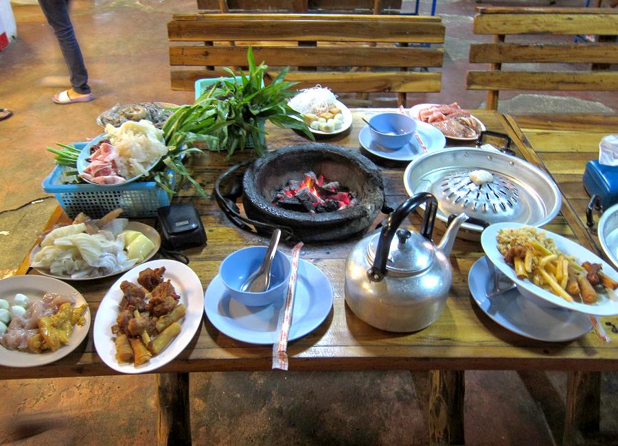 Mookata Restaurant im Isaan Thailand