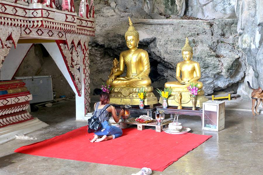 Wat Tham Khao Chakan