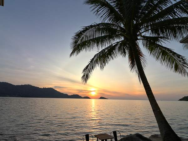 Sonnenuntergang am Strand von Koh Chang Thailand