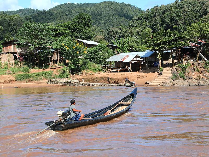 Longtailboot zum Kayan Village Huay Pu Keng