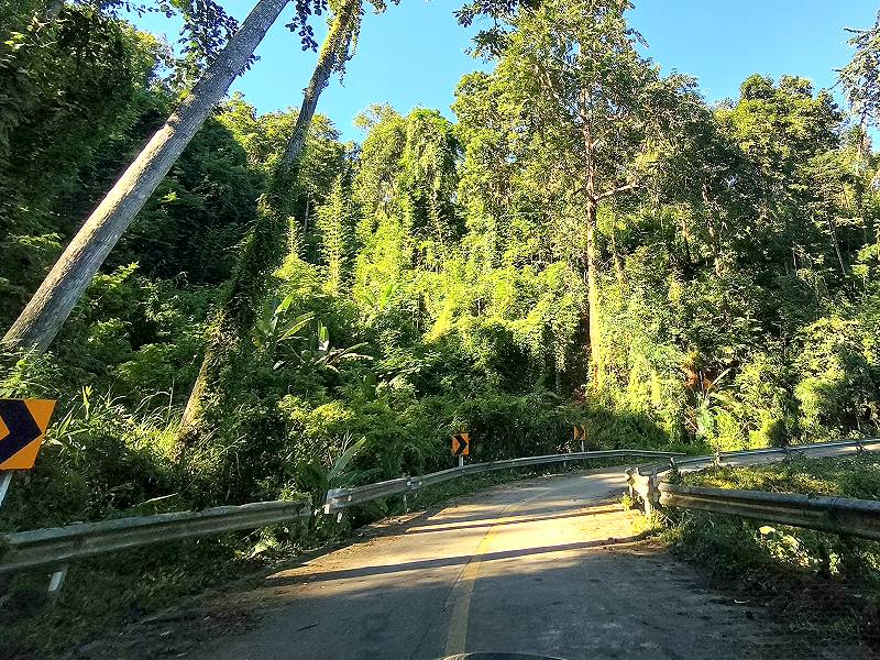 Zufahrtsstraße 3018 zum Kayan Village