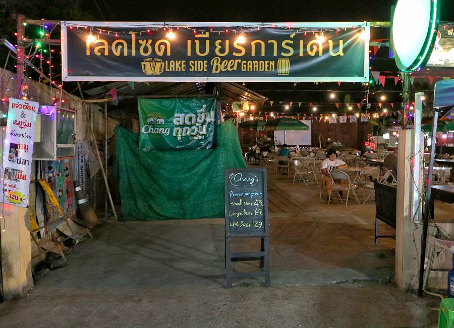 Biergarten am Jong Kham See, Mae Hong Son, Thailand