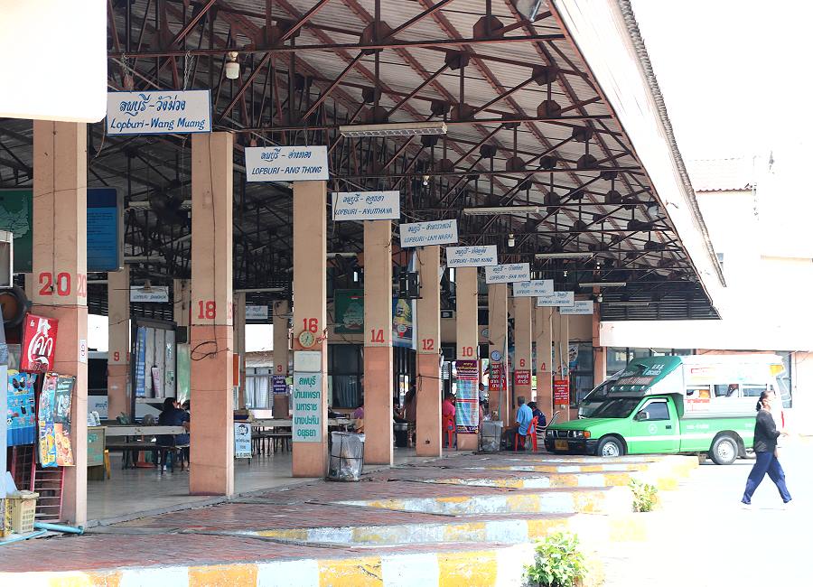 Busbahnhof Lopburi im Stadtzentrum nahe Altstadt und Bahnhof