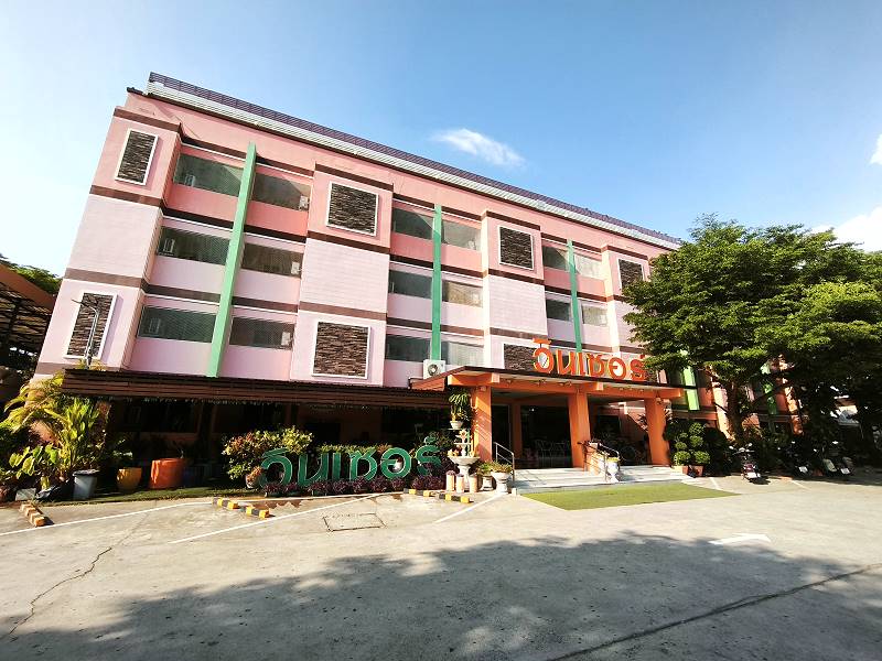 Zimmer im Windsor Resort Lopburi Thailand einfache günstige Unterkunft