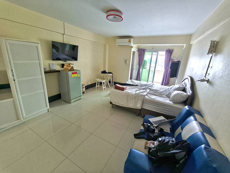 Einfaches Hotelzimmer im Windsor Resort Lopburi Thailand