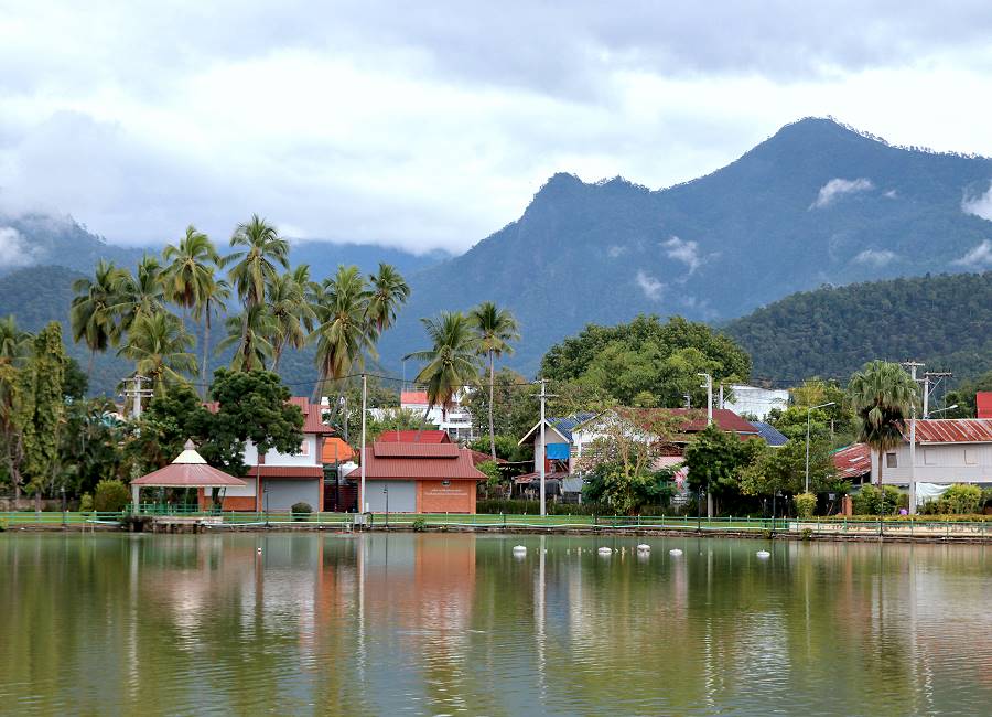 Chong Kham Public Park in Mae Hong Son