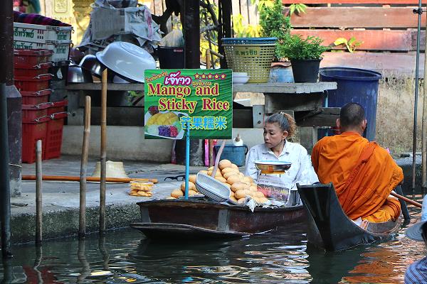 Damnoen Saduak Floating Market