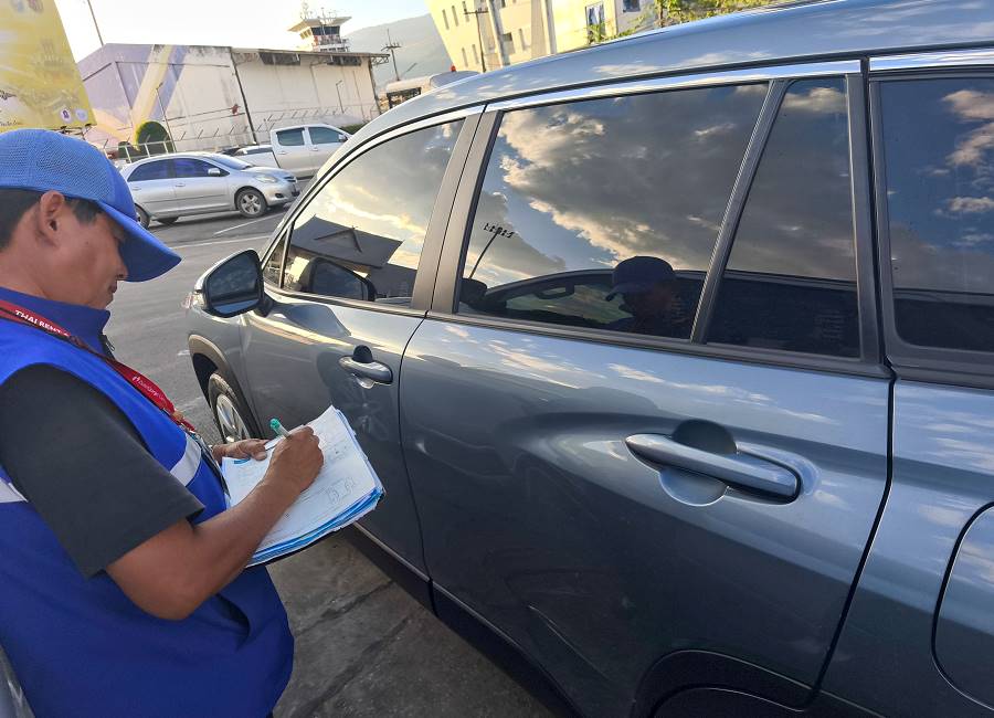 Mietwagenübergabe Toyota Corolla Cross Chiang Mai Flughafen