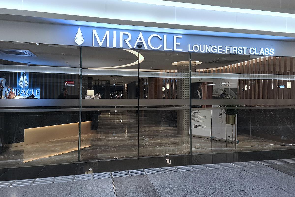 Miracle First Class Lounge im SAT-1 Terminal am Flughafen Bangkok Suvarnabhumi